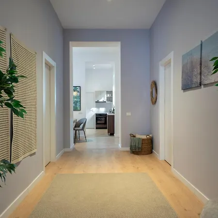 Universitatii Designer 3br - Grand Windows High Ceilings & Balcony Views * 布加勒斯特