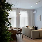 Universitatii Designer 3br - Grand Windows High Ceilings & Balcony Views *
