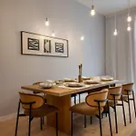 Universitatii Designer 3br - Grand Windows High Ceilings & Balcony Views Lejlighed Bukarest