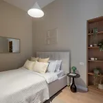 Lejlighed Universitatii Designer 3br - Grand Windows High Ceilings & Balcony Views