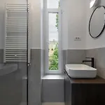 Universitatii Designer 3br - Grand Windows High Ceilings & Balcony Views