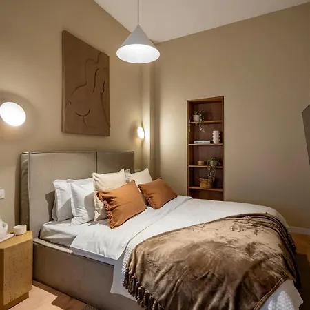 Universitatii Designer 3br - Grand Windows High Ceilings & Balcony Views Apartment *