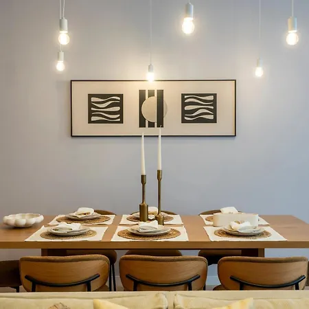 דירה Universitatii Designer 3br - Grand Windows High Ceilings & Balcony Views בוקרשט