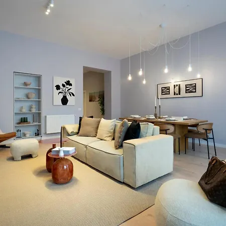 Universitatii Designer 3br - Grand Windows High Ceilings & Balcony Views Apartment Bukarest
