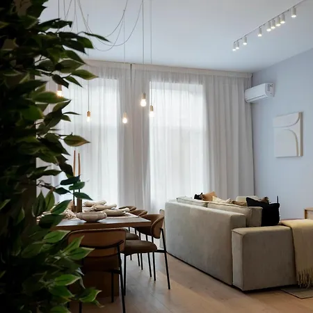 Universitatii Designer 3br - Grand Windows High Ceilings & Balcony Views *