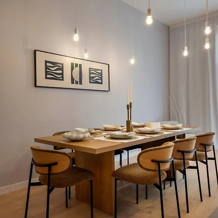 Universitatii Designer 3br - Grand Windows High Ceilings & Balcony Views דירה בוקרשט