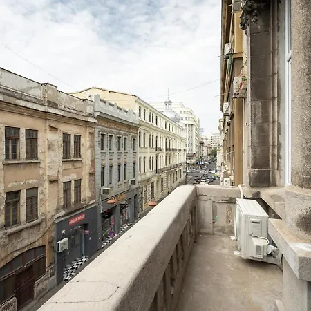 Universitatii Designer 3br - Grand Windows High Ceilings & Balcony Views Apartment