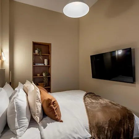 Universitatii Designer 3br - Grand Windows High Ceilings & Balcony Views * Βουκουρέστι