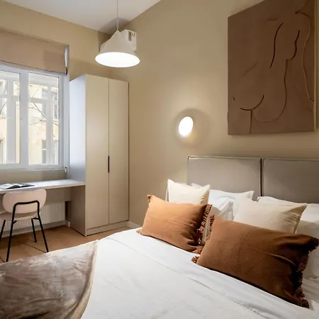 Universitatii Designer 3br - Grand Windows High Ceilings & Balcony Views * בוקרשט