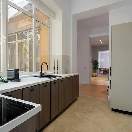 Universitatii Designer 3br - Grand Windows High Ceilings & Balcony Views Βουκουρέστι