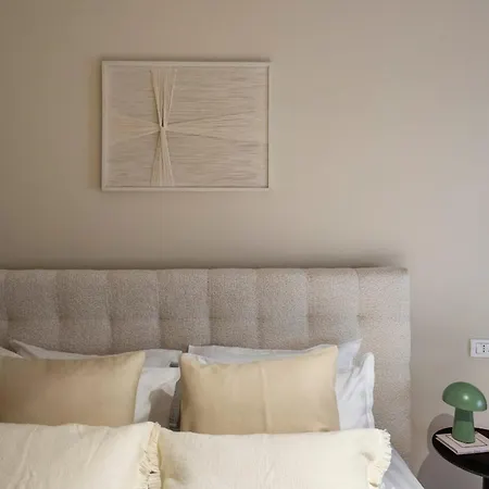 Universitatii Designer 3br - Grand Windows High Ceilings & Balcony Views *