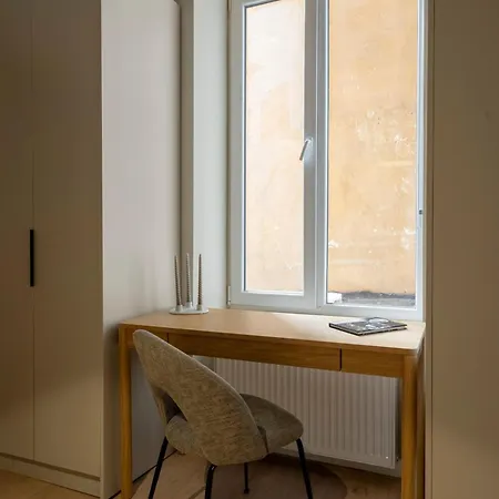 Apartment Universitatii Designer 3br - Grand Windows High Ceilings & Balcony Views Bucharest