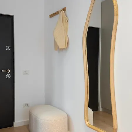 Universitatii Designer 3br - Grand Windows High Ceilings & Balcony Views *