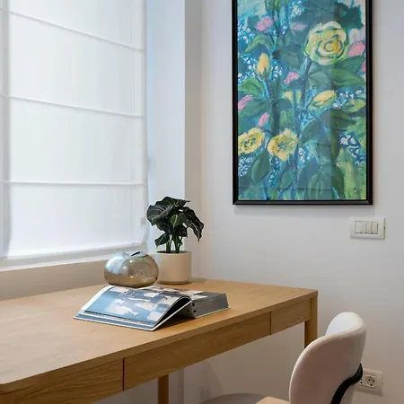 Universitatii Designer 3br - Grand Windows High Ceilings & Balcony Views