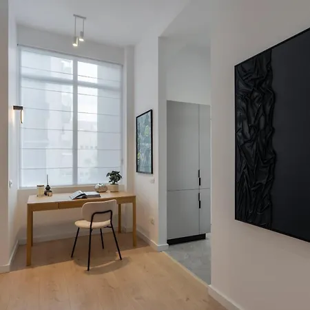 Apartment Universitatii Designer 3br - Grand Windows High Ceilings & Balcony Views