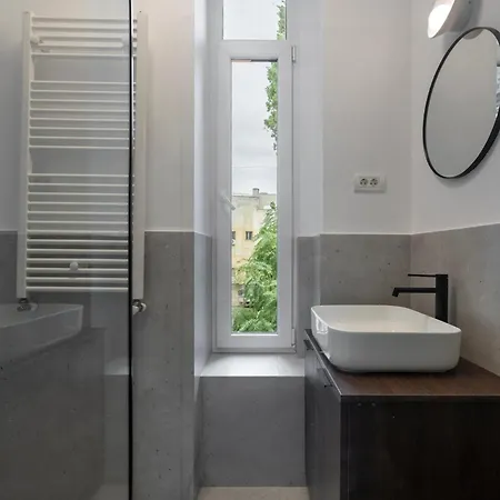 Universitatii Designer 3br - Grand Windows High Ceilings & Balcony Views