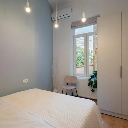דירה Universitatii Designer 3br - Grand Windows High Ceilings & Balcony Views בוקרשט