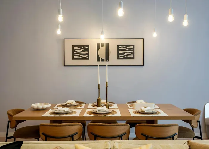Apartment Universitatii Designer 3br - Grand Windows High Ceilings & Balcony Views Bukarest