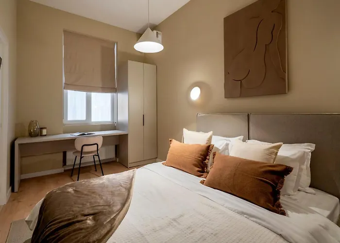 Universitatii Designer 3br - Grand Windows High Ceilings & Balcony Views * Bukurešť