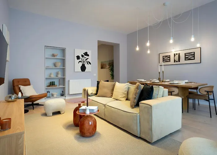 Universitatii Designer 3br - Grand Windows High Ceilings & Balcony Views Apartment Bukarest