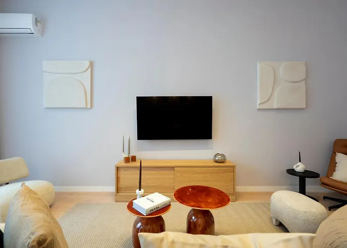 Apartmán Universitatii Designer 3br - Grand Windows High Ceilings & Balcony Views