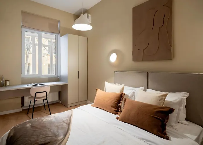 Universitatii Designer 3br - Grand Windows High Ceilings & Balcony Views * Bukurešť