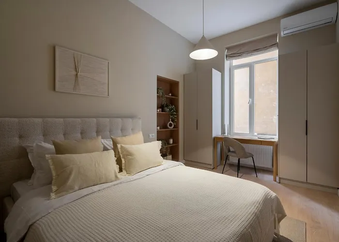 Apartmán Universitatii Designer 3br - Grand Windows High Ceilings & Balcony Views *