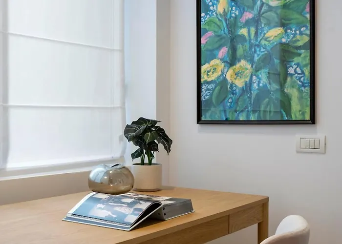 Universitatii Designer 3br - Grand Windows High Ceilings & Balcony Views