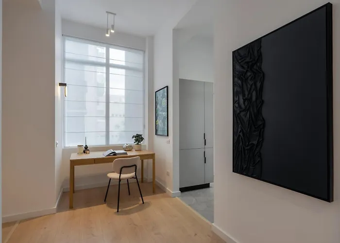 Apartment Universitatii Designer 3br - Grand Windows High Ceilings & Balcony Views