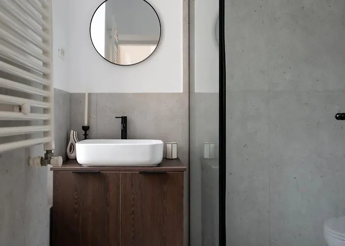 Universitatii Designer 3br - Grand Windows High Ceilings & Balcony Views *