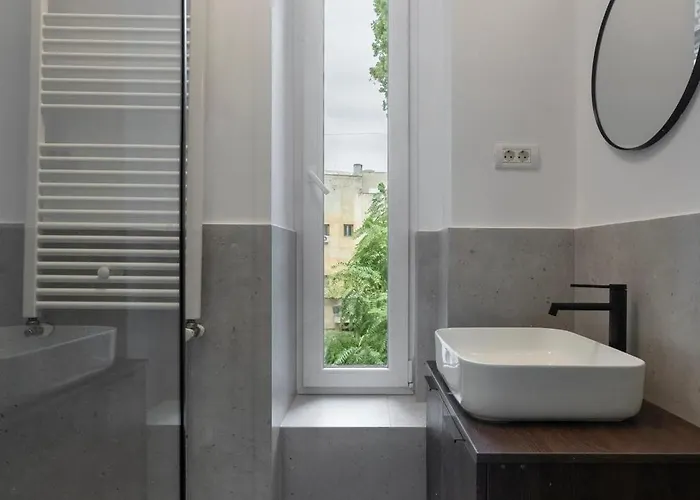 Universitatii Designer 3br - Grand Windows High Ceilings & Balcony Views