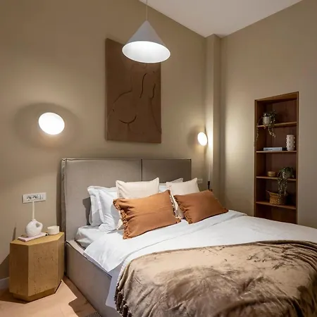 Apartament Universitatii Designer 3br - Grand Windows High Ceilings & Balcony Views *