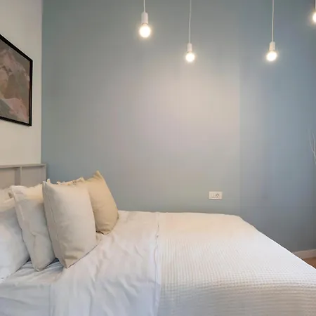 Apartament Universitatii Designer 3br - Grand Windows High Ceilings & Balcony Views