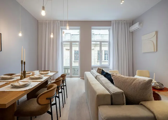 Universitatii Designer 3br - Grand Windows High Ceilings & Balcony Views