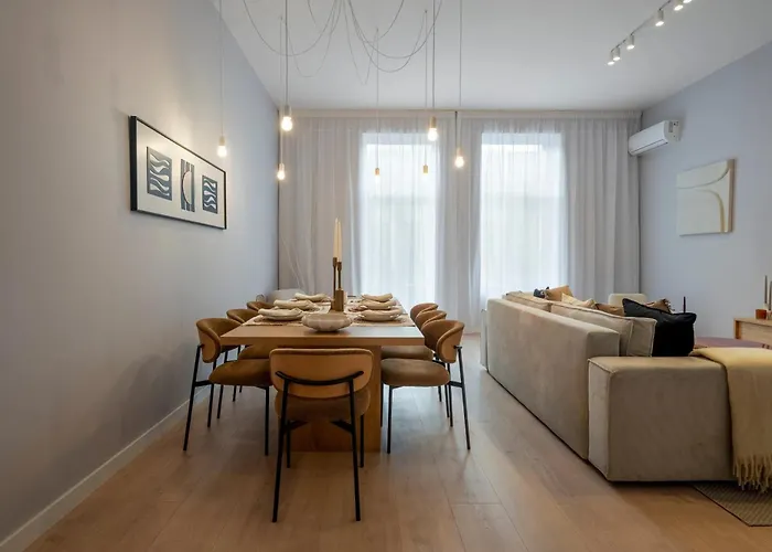 Universitatii Designer 3br - Grand Windows High Ceilings & Balcony Views アパート ブカレスト