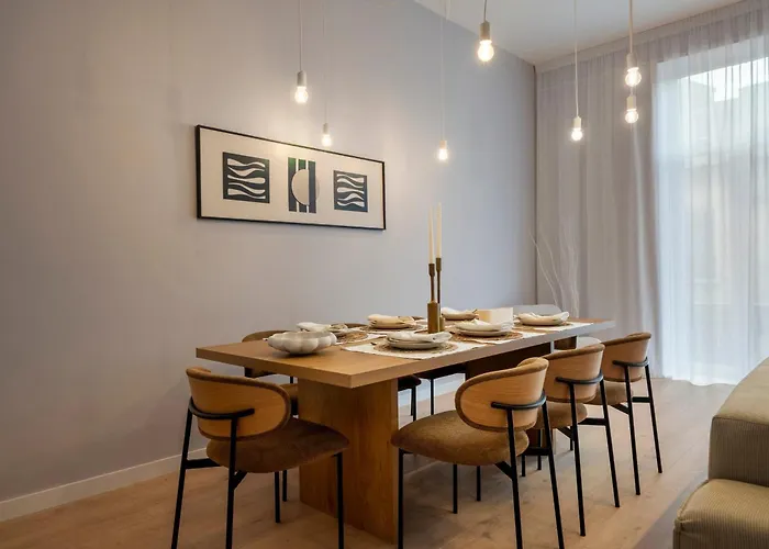 Universitatii Designer 3br - Grand Windows High Ceilings & Balcony Views アパート ブカレスト