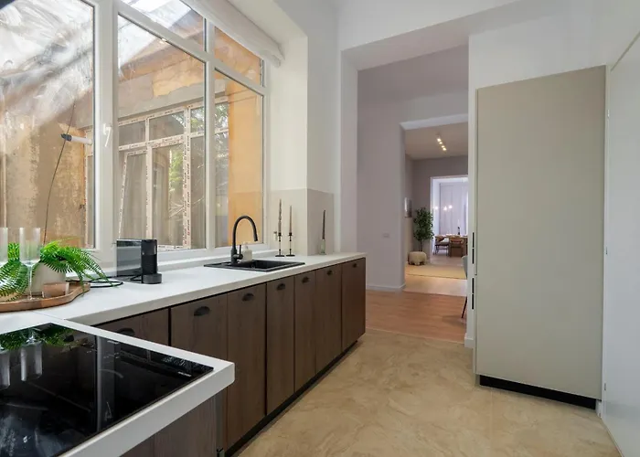 Universitatii Designer 3br - Grand Windows High Ceilings & Balcony Views ブカレスト