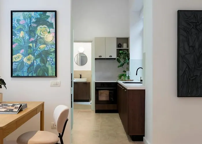 Universitatii Designer 3br - Grand Windows High Ceilings & Balcony Views アパート ブカレスト