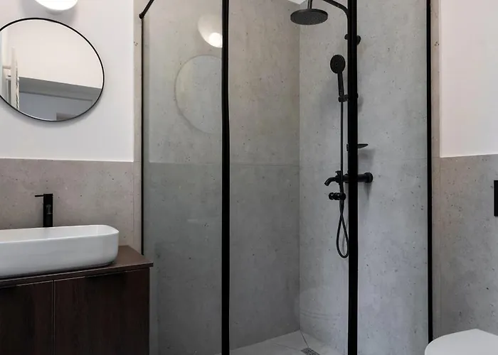 Universitatii Designer 3br - Grand Windows High Ceilings & Balcony Views *