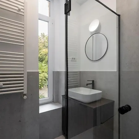 Universitatii Designer 3br - Grand Windows High Ceilings & Balcony Views Apartman
