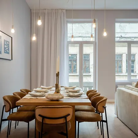 Universitatii Designer 3br - Grand Windows High Ceilings & Balcony Views Bukarest
